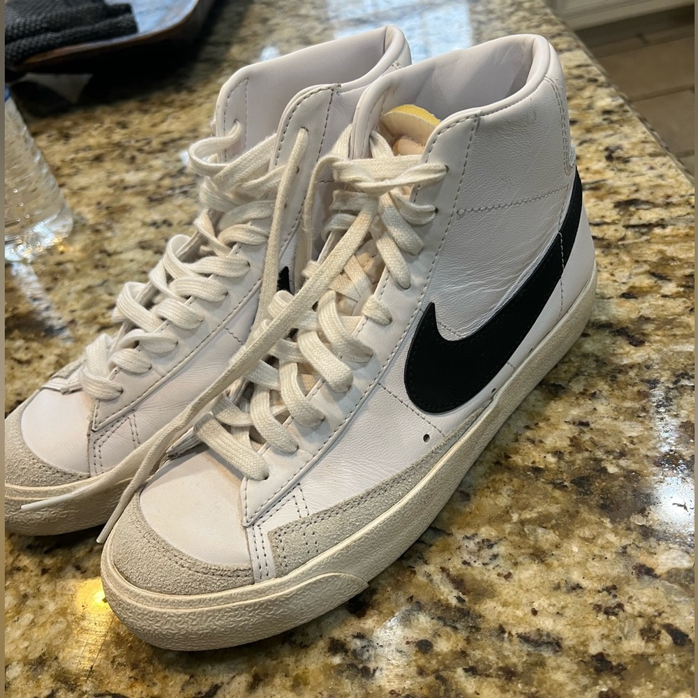 Nike Women’s Blazer size 8.5 in perfect condition